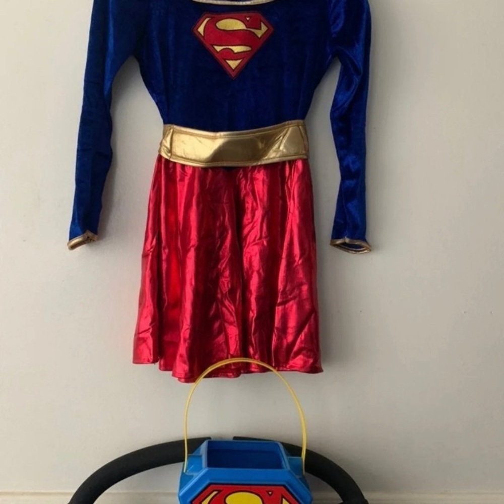 Super girl Halloween costume